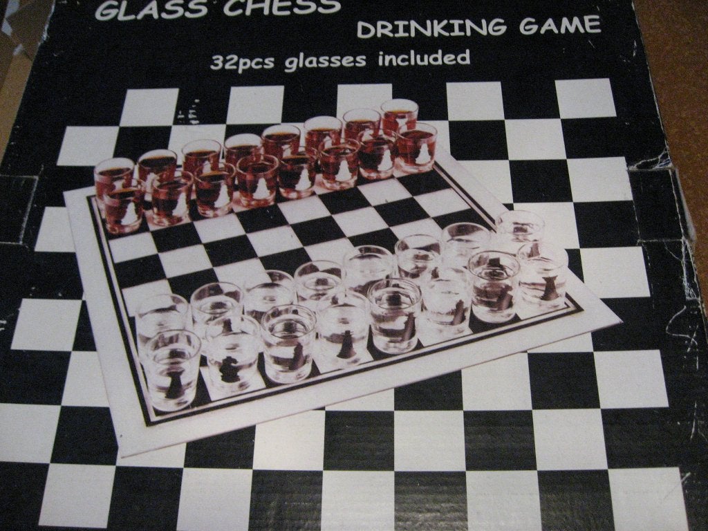 Spellen van glas ( schaakspel en duivelsdrinkspel), Hobby en Vrije tijd, Gezelschapsspellen | Bordspellen, Een of twee spelers
