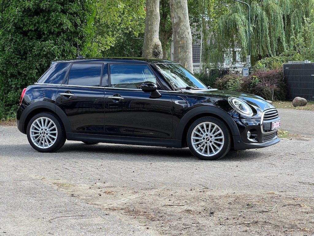 MINI Cooper 5-Deurs 1.5i Automaat CarPlay Led Pdc Cruise., Dealer onderhouden, 1200 kg, 0 kg, Zwart