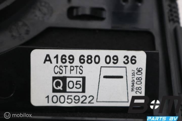 Dashboardrooster Mercedes B-klasse W245 A1696800936, Gebruikt