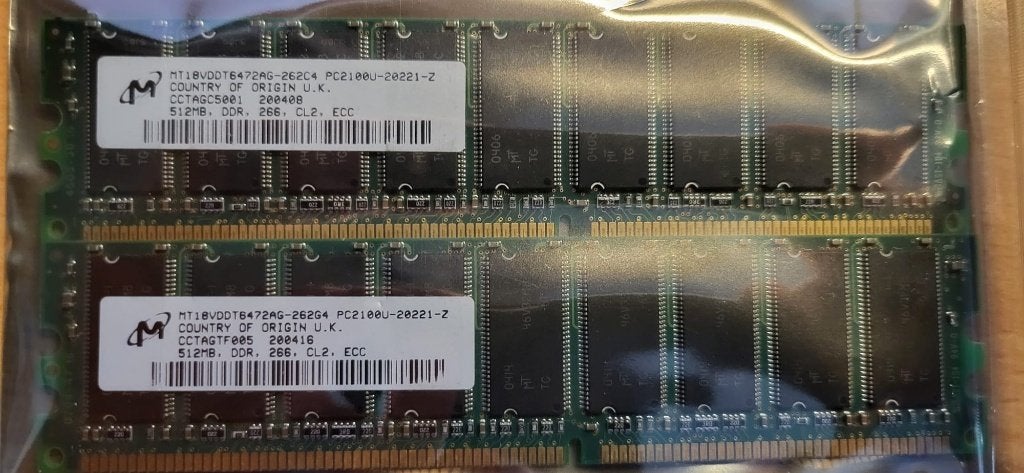 2x MT18VDDT6472AG 512 MB DDR1 ECC geheugenmodule (RAM), Computers en Software, RAM geheugen, 1 GB of minder, Overige soorten, Server
