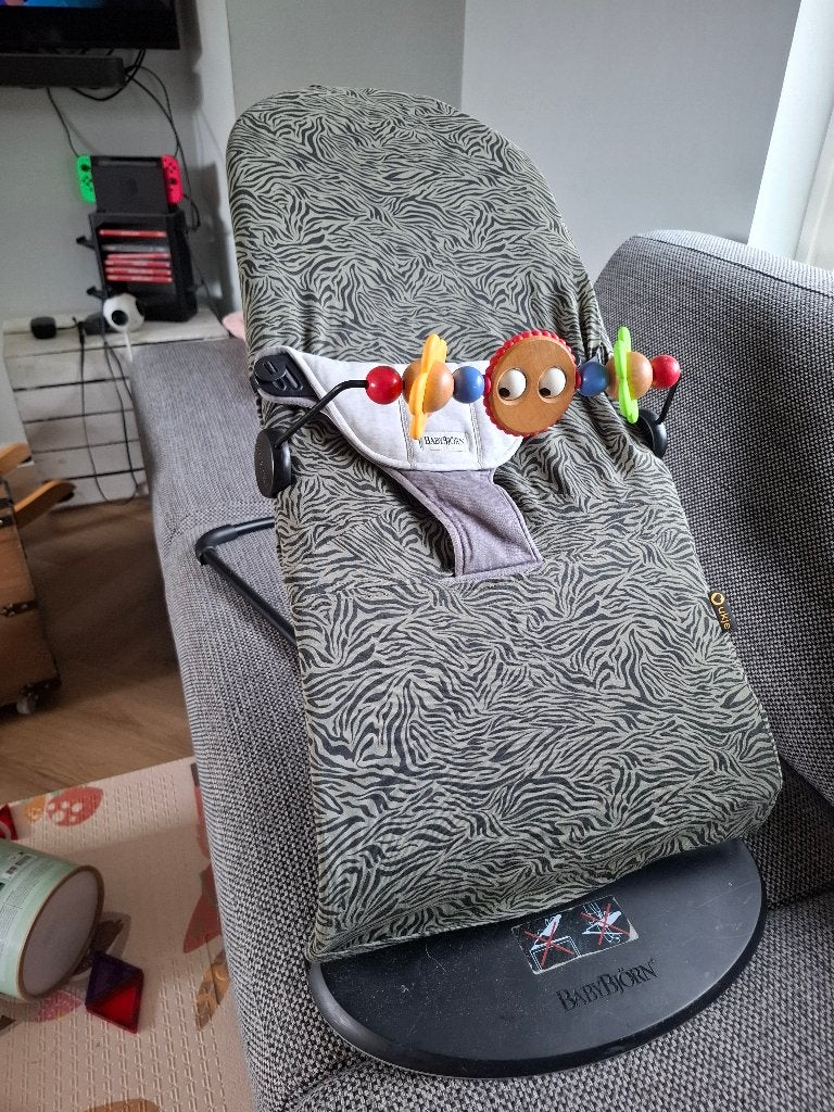Babybjörn Wipstoel met Speelboog en Draagtas, Kinderen en Baby's, Wipstoel, Met gordel(s) of riempje(s), Zo goed als nieuw, Ophalen