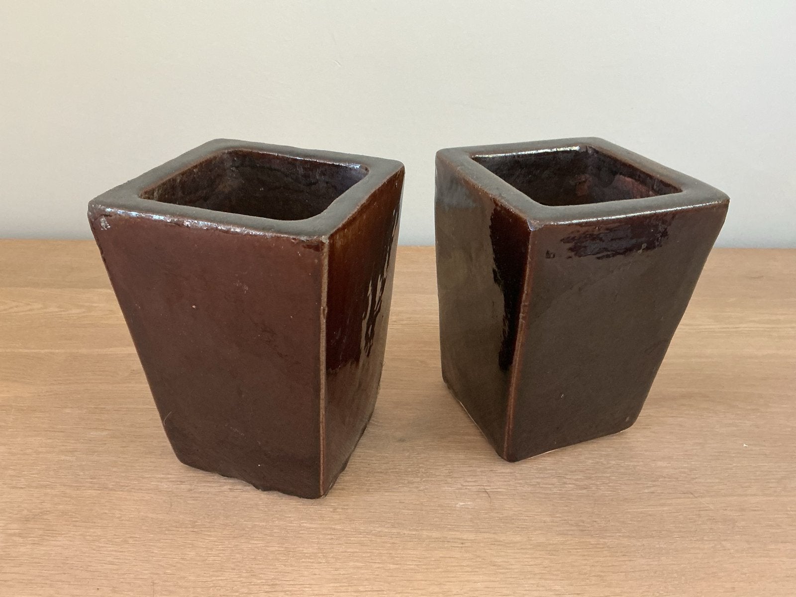 Set van 2 vintage bruine keramische plantenbakken, Ophalen