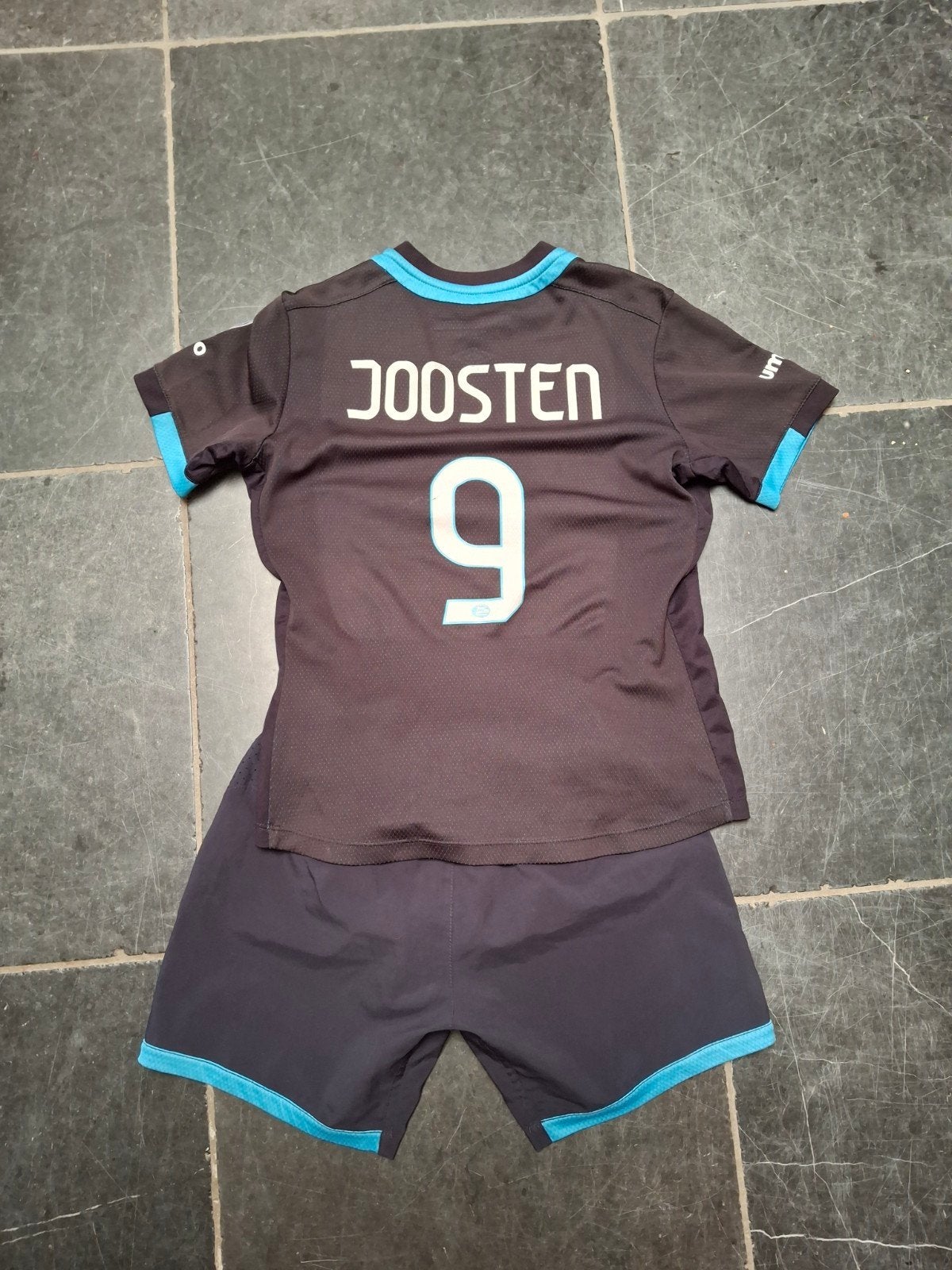 PSV Joosten 9 Voetbaltenue Maat 128/134, Gebruikt, Jongen of Meisje, Umbro, Ophalen of Verzenden