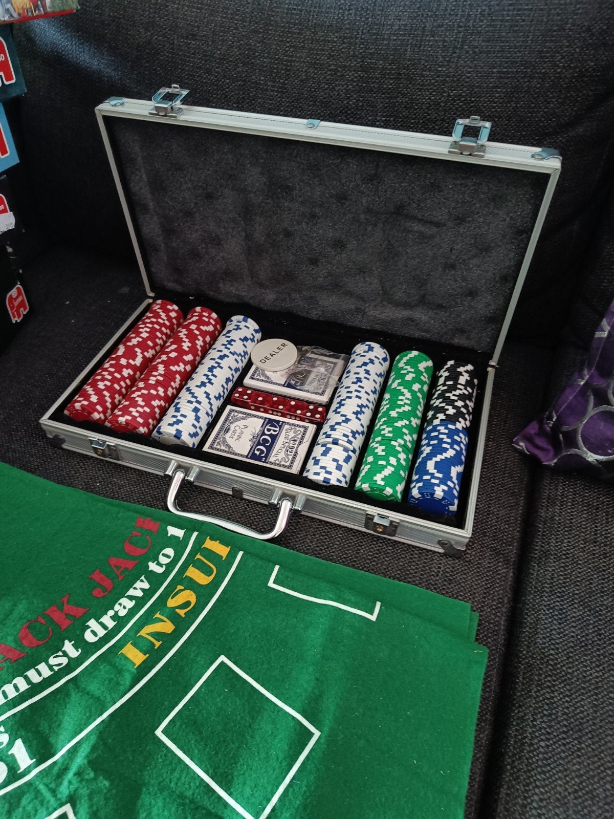 Aluminium pokerfiches koffer met blackjack speelmat, Vijf spelers of meer, Ophalen of Verzenden, Zo goed als nieuw