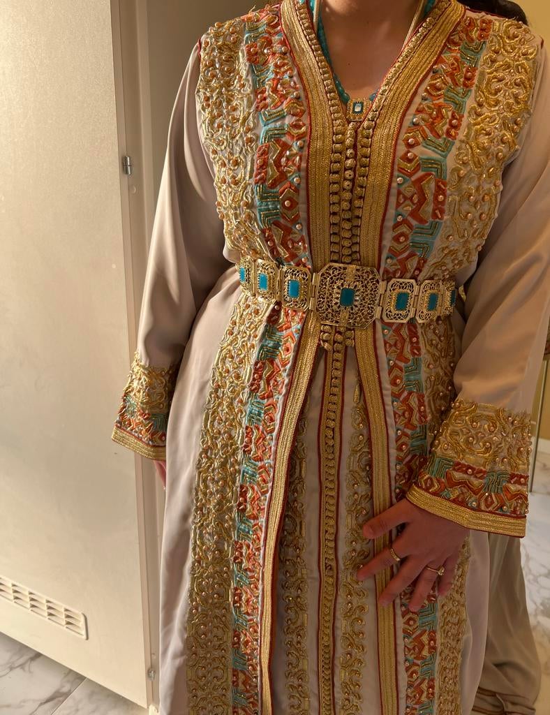 Prachtige Takchita - Zo goed als nieuw met riem, Ophalen of Verzenden, Zo goed als nieuw, Beige, Overige typen