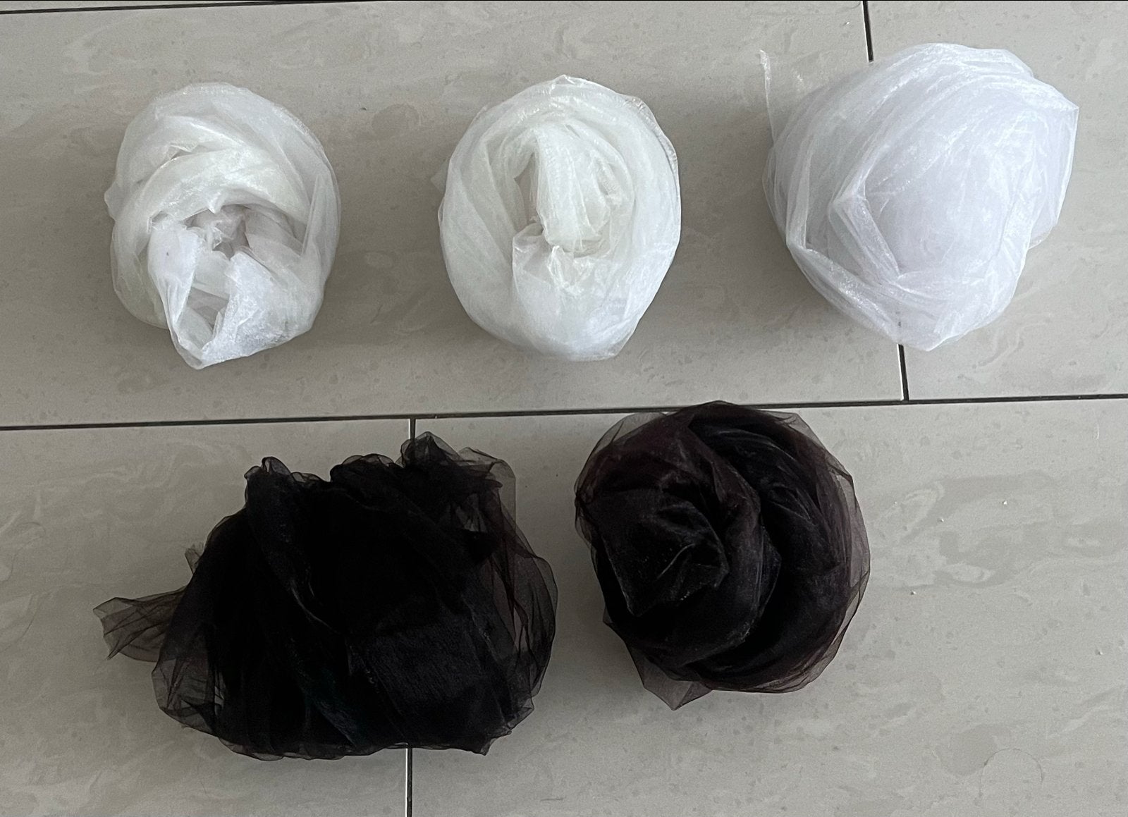5 rollen tule stof - wit, crème en bruin( nieuw), Ophalen of Verzenden, Nieuw