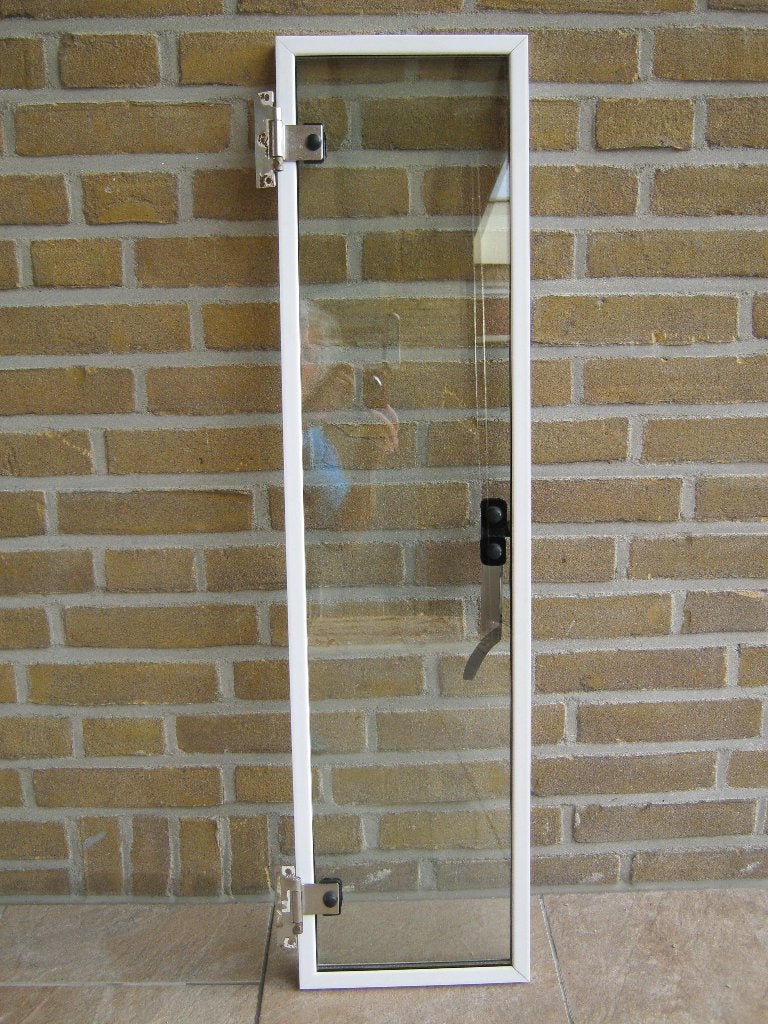 Hardglazen klepraam/klapraam wit aluminium met isolatieglas, Doe-het-zelf en Verbouw, Kozijnen en Schuifpuien, Raamkozijn, Aluminium