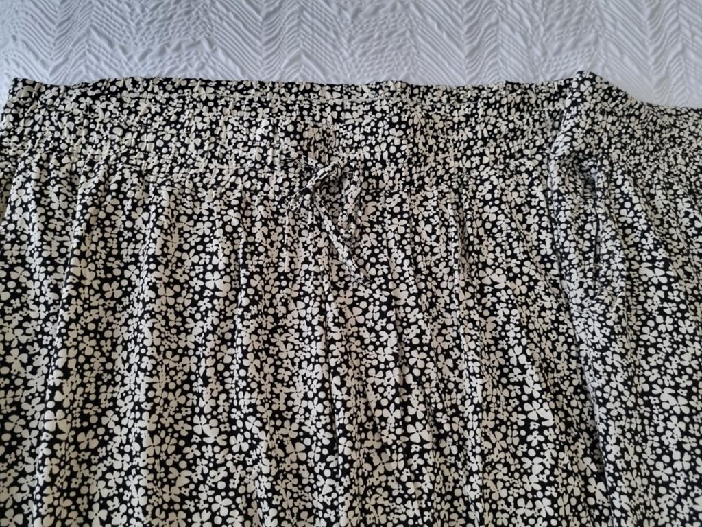 2 broeken mt L, Kleding | Dames, Rokken, Ophalen of Verzenden, Nieuw, Zwart, Onder de knie