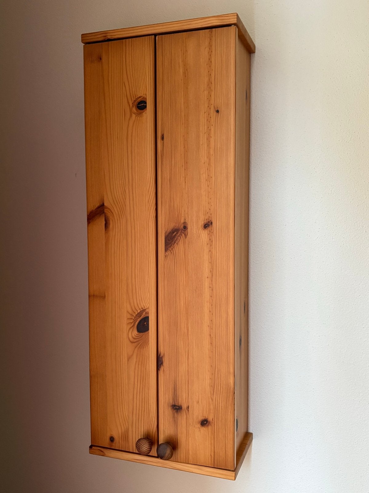 Houten wandkastje met twee deuren/ medicijnkastke, Ophalen, Gebruikt