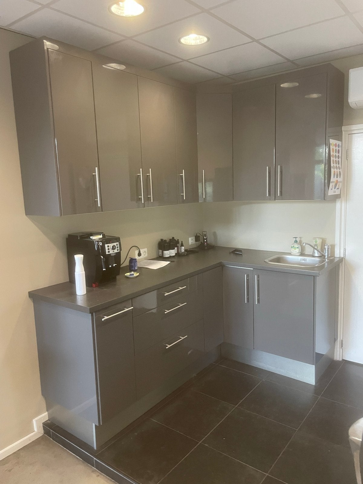 Compacte keuken voor garage, salon of werkplaats, Ophalen, Gebruikt, Hoekkeuken, Hoogglans of Gelakt