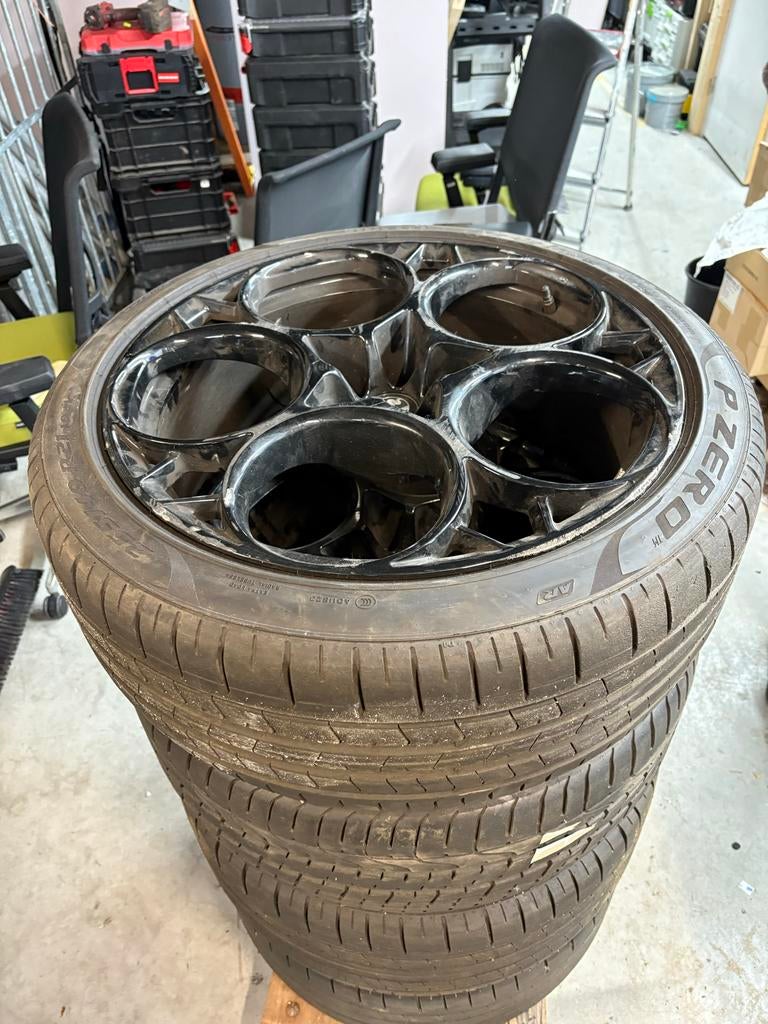 Alfa Romeo Stelvio 21 inch banden set met velgen, Gebruikt, 255 mm, Banden en Velgen, Terreinwagen
