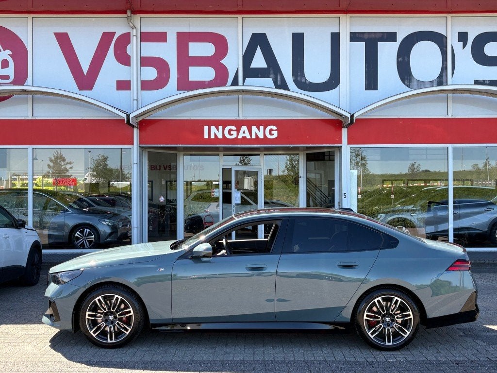 Bmw 5-SERIE 520I AUT. M SPORTPAKKET PRO PANO-DAK LEER HEAD-U, Auto's, BMW, Automaat, 1998 cc, Gebruikt, Huisgarantie