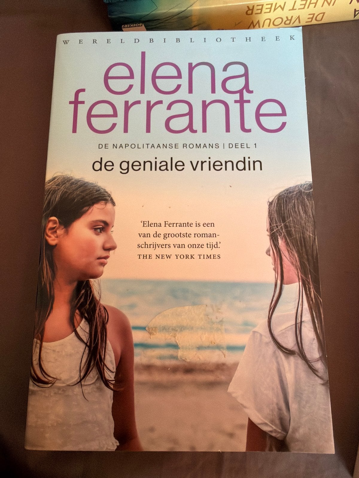 S5.   Elena Ferrante - De geniale vriendin, Boeken, Literatuur, Zo goed als nieuw, Ophalen of Verzenden