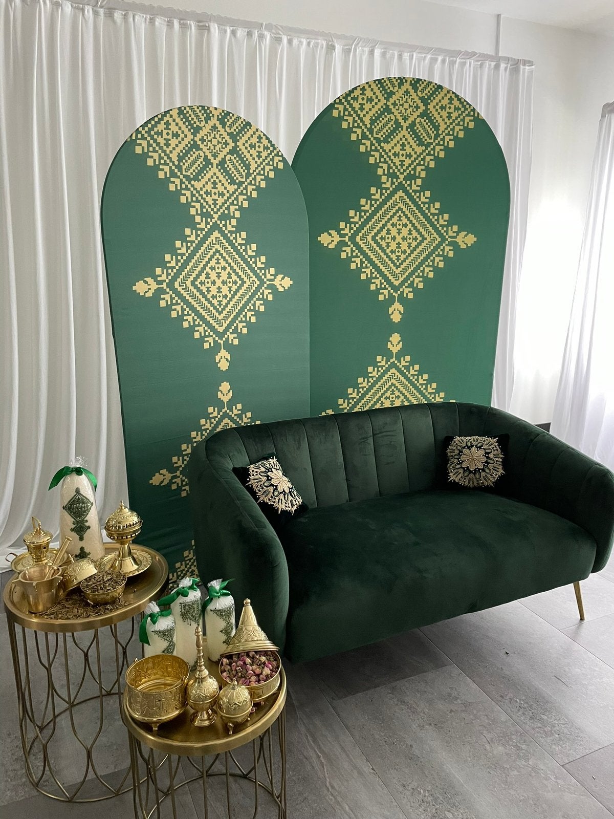 Te huur: hennastage groen, Hobby en Vrije tijd, Feestartikelen | Verhuur, Ophalen, Zo goed als nieuw