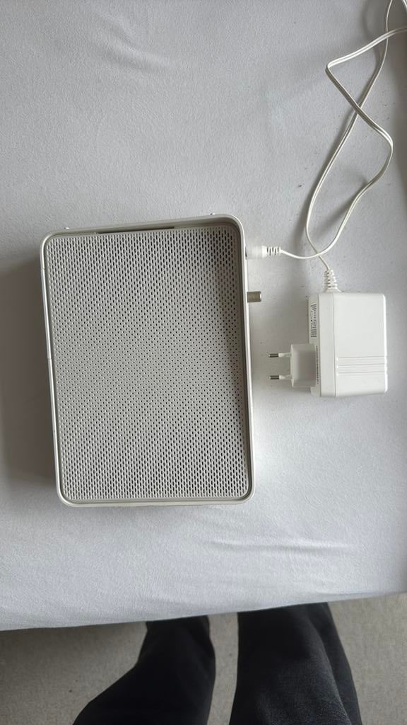 !! Technicolor TG2492LG-ZG Kabelmodem/Router !!, Computers en Software, Routers en Modems, Zo goed als nieuw, Router met modem