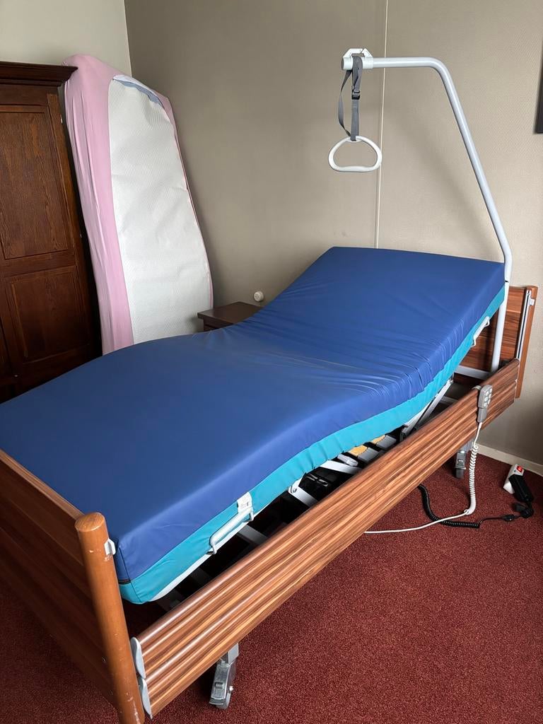 Hooglaagbed voor eenpersoon met medisch matras, Ophalen, Gebruikt