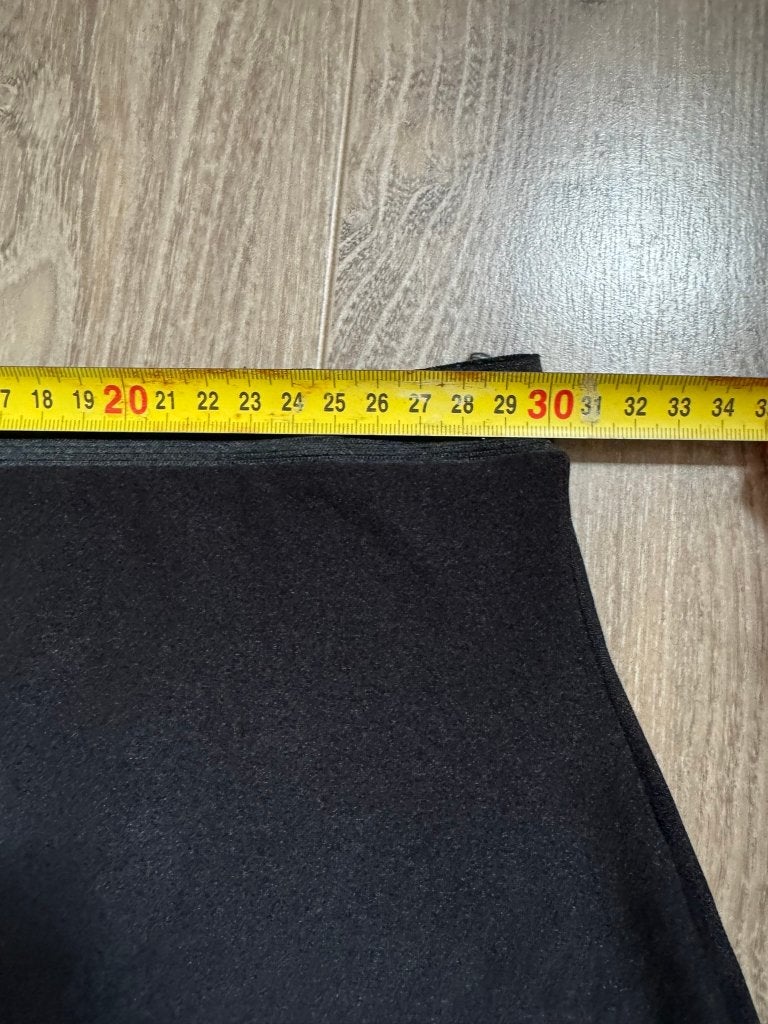 Zwart mini rokje met splitje, Ophalen of Verzenden, Zo goed als nieuw, Zwart, Boven de knie