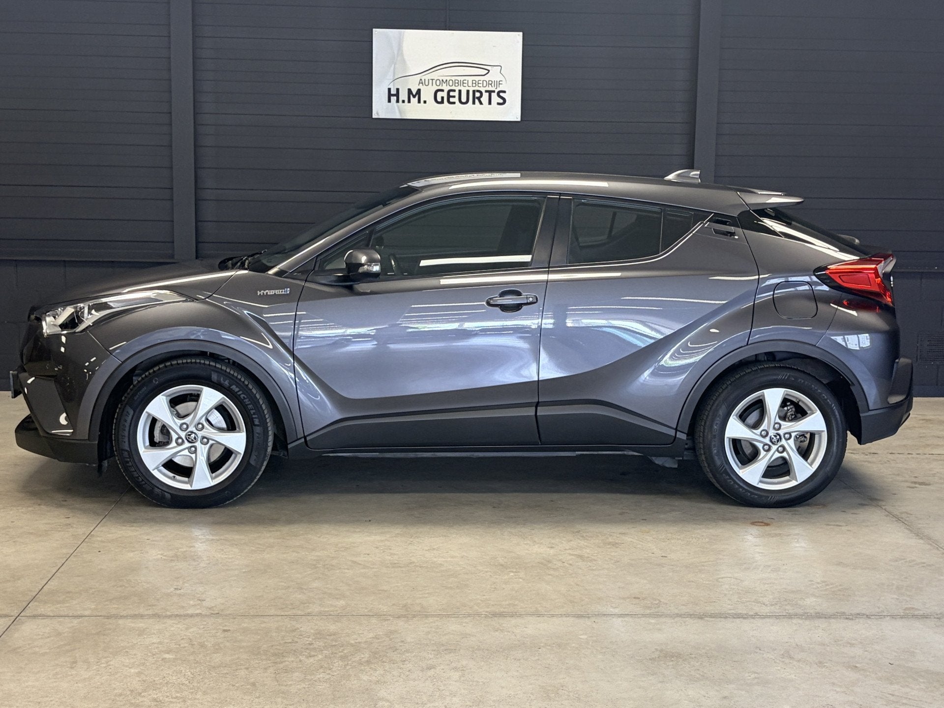 Toyota C-HR 1.8 Hybrid (bj 2018, automaat), Auto's, Gebruikt, Bedrijf, 26 km/l, Hybride Elektrisch/Benzine