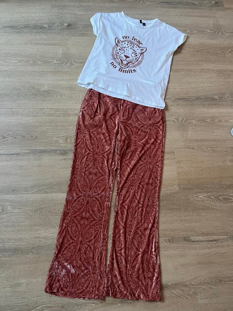 Leuke set: Shirt met print en broek met patroon, Ophalen of Verzenden, Gedragen, Maat 38/40 (M)