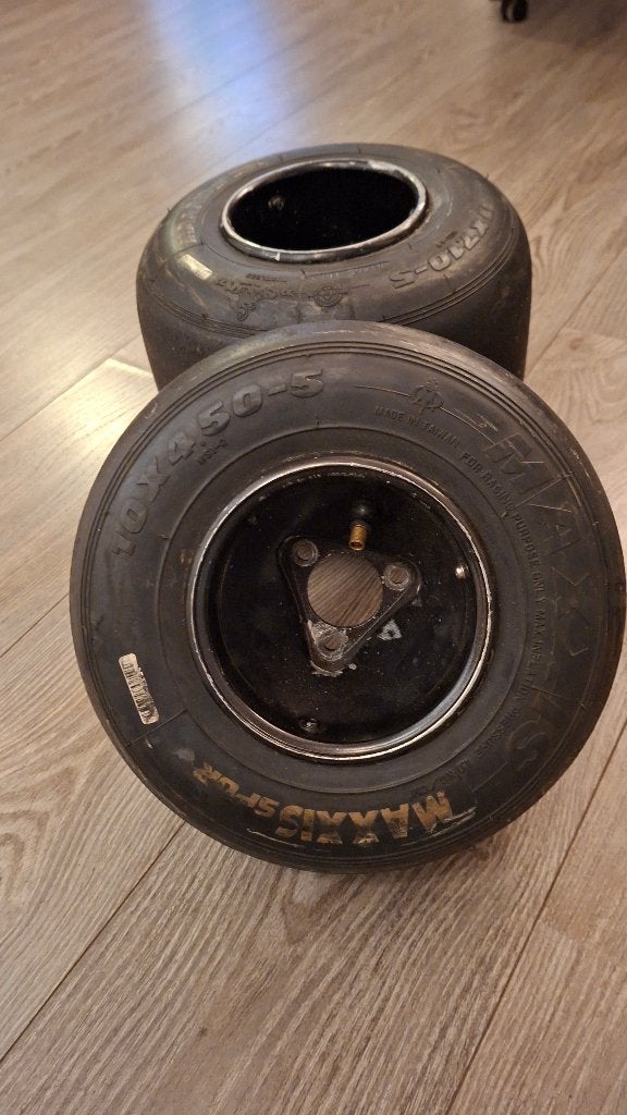 Set kartvelgen met Maxxis Sport banden, Sport en Fitness, Ophalen of Verzenden, Gebruikt, Onderdelen Kart