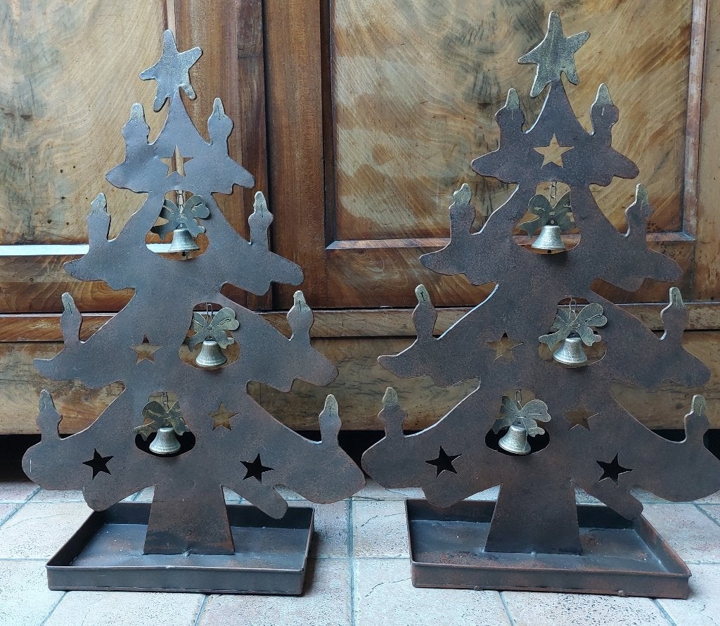 Set 2 metalen kerstbomen met bellen 65 cm hoog, Diversen, Kerst, Ophalen of Verzenden, Gebruikt