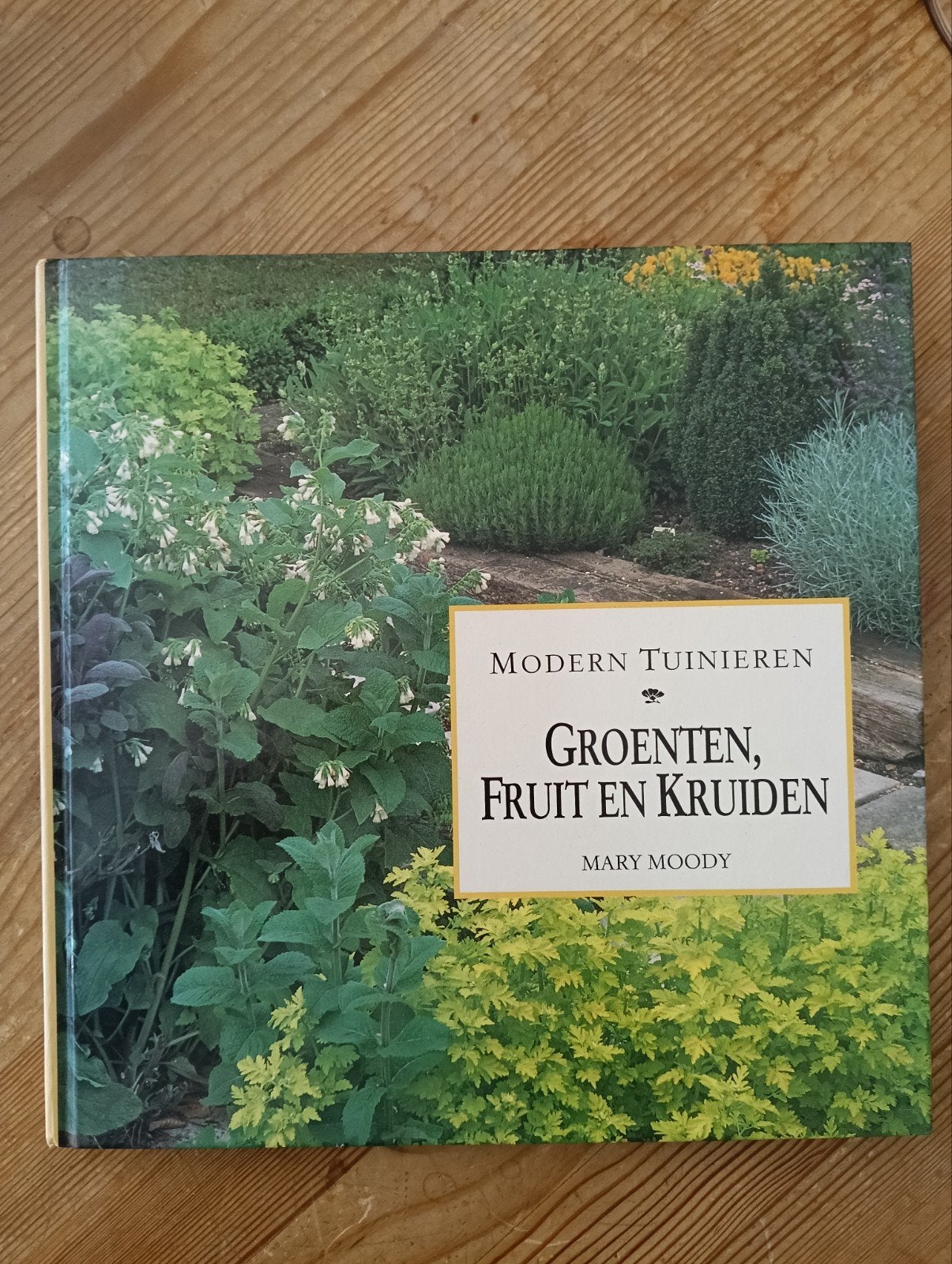 Modern Tuinieren: Groenten, Fruit en Kruiden, Ophalen of Verzenden, Zo goed als nieuw, Mary Moody, Tuinieren en Tuinplanten