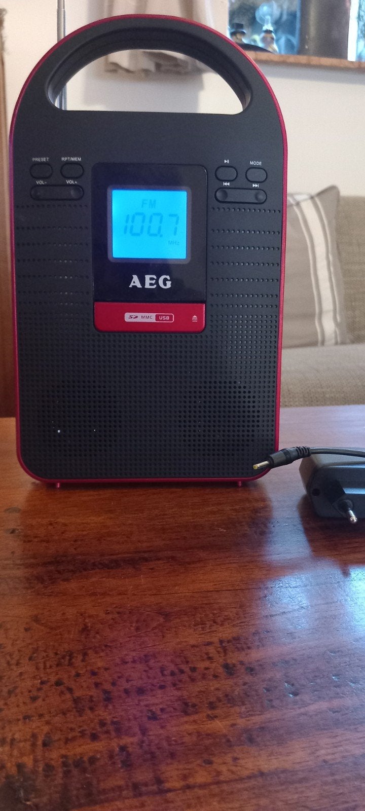 AEG FM Radio met SD/MMC/USB, ingebouwde accu, noodradio, Ophalen, Gebruikt, Radio