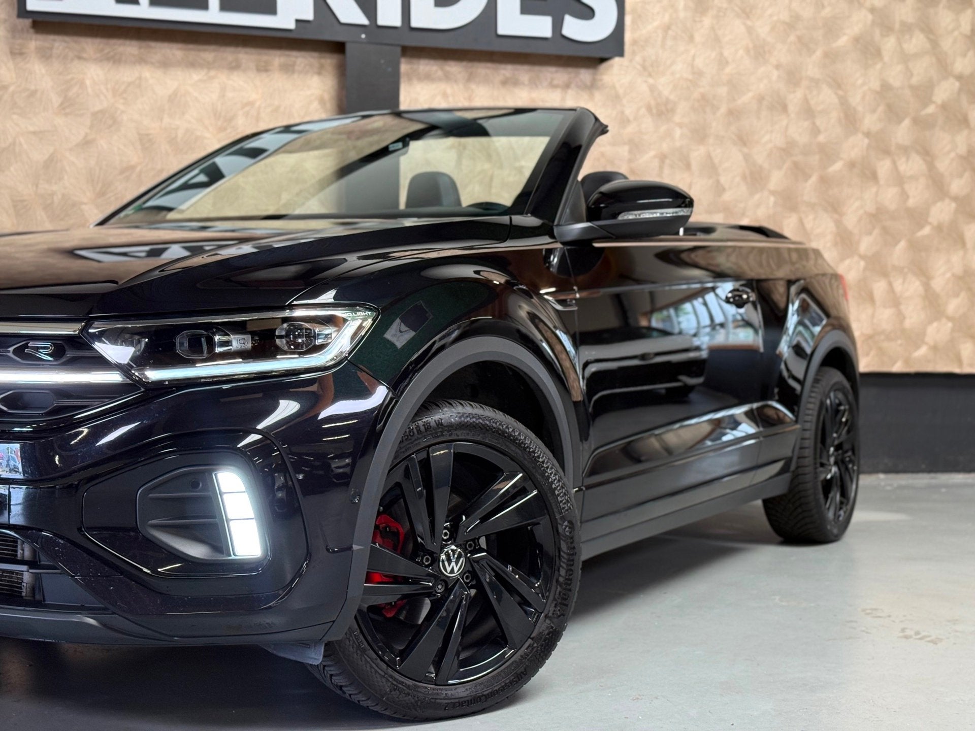 Volkswagen T-Roc Cabrio 1.5 TSI R-Line | Pano | Camera | Car, 1498 cc, 4 cilinders, Zwart, Leder