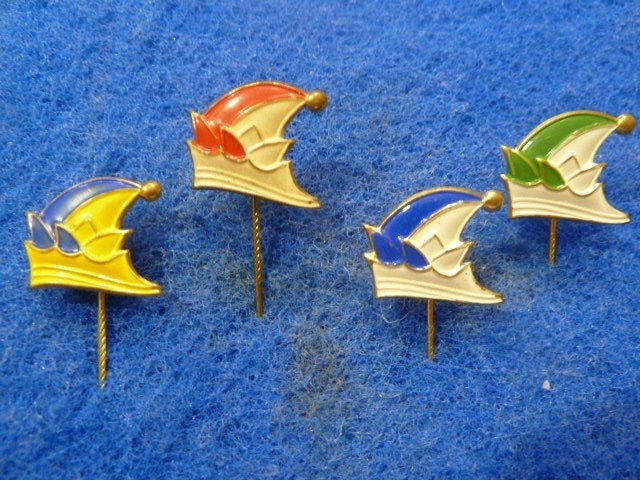 Speldjes 4 x Carnaval, Verzamelen, Speldjes, Pins en Buttons, Ophalen of Verzenden, Gebruikt, Overige onderwerpen