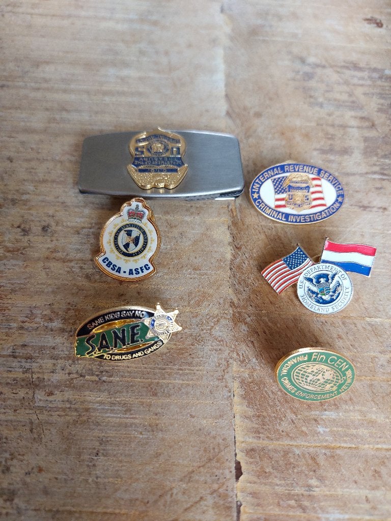 US overheid pins (IRSCBSA,DHS) en geldklip, Ophalen of Verzenden, Landmacht, Amerika, Embleem of Badge