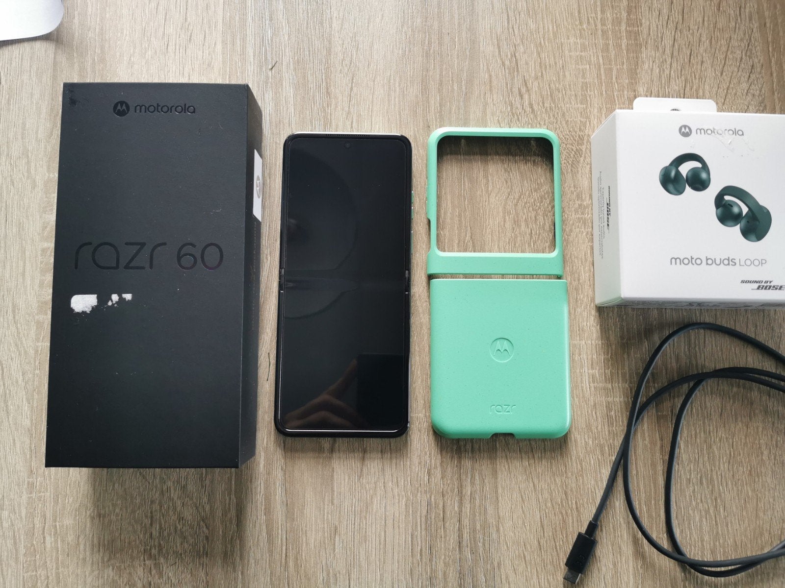 Motorola Razr 60 met 1.5jaar garantie en nieuwe oordopjes, Telecommunicatie, Touchscreen, Inklapmodel, Ophalen of Verzenden, Zo goed als nieuw