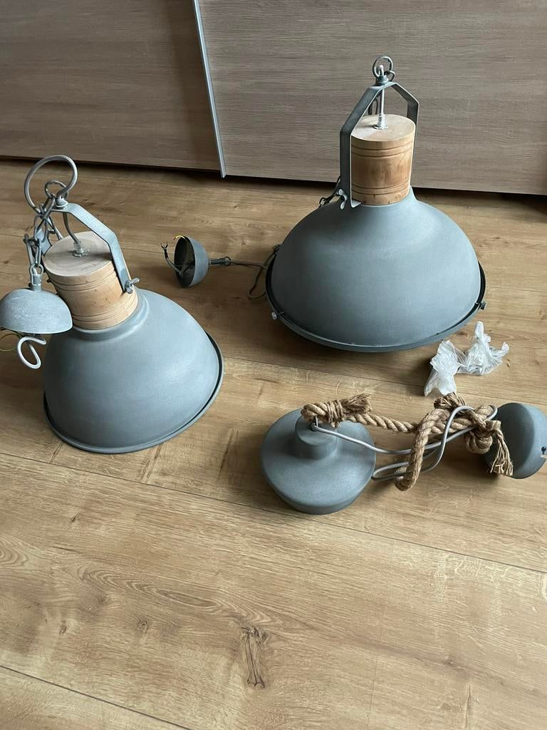 Hanglampen. 3x betonlook. Samen €40,- .Industriële lampen., Ophalen, Zo goed als nieuw