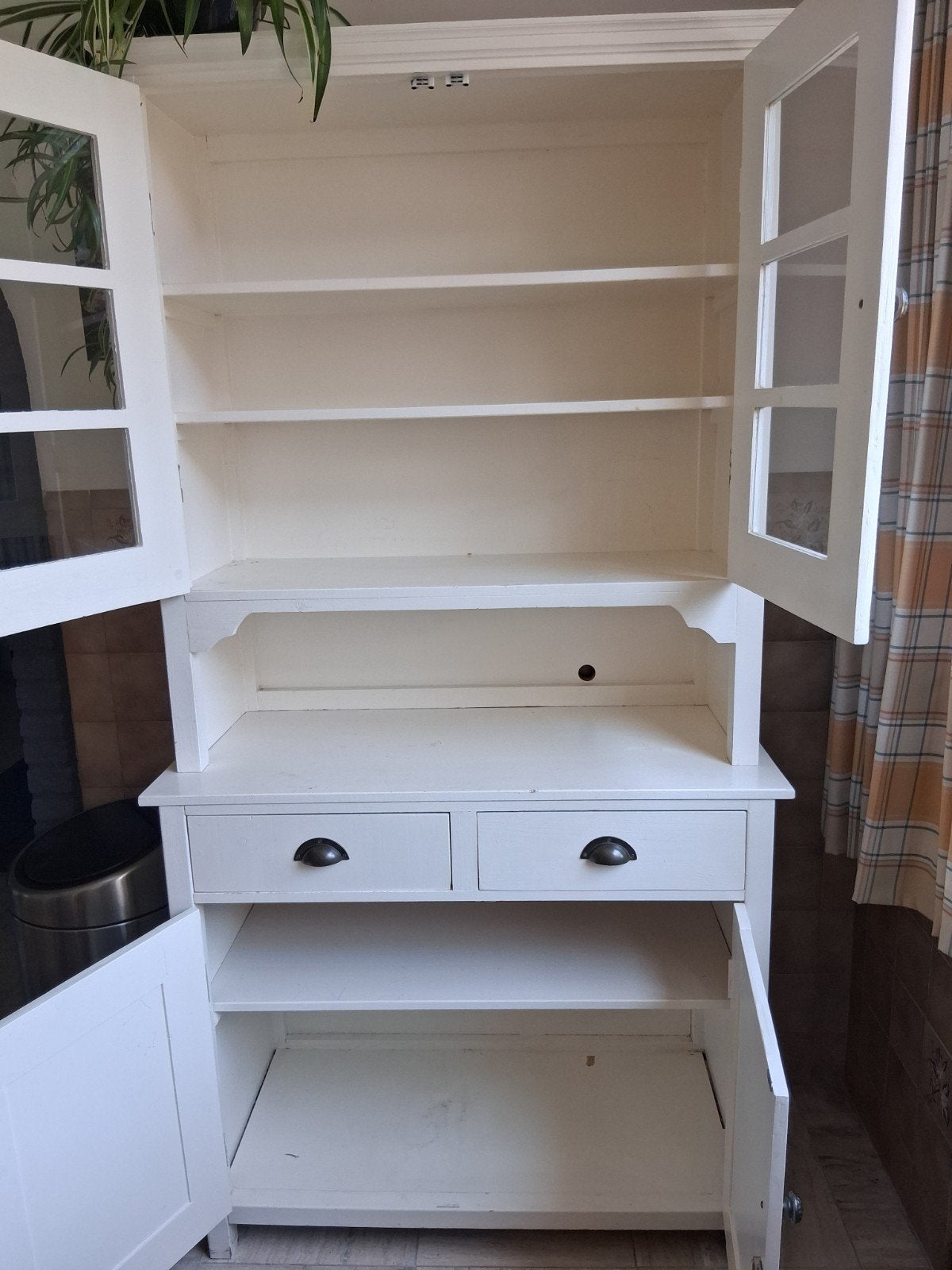 Witte buffetkast / servieskast met glas en lades, Huis en Inrichting, Kasten | Buffetkasten, Gebruikt, Ophalen of Verzenden, Landelijk