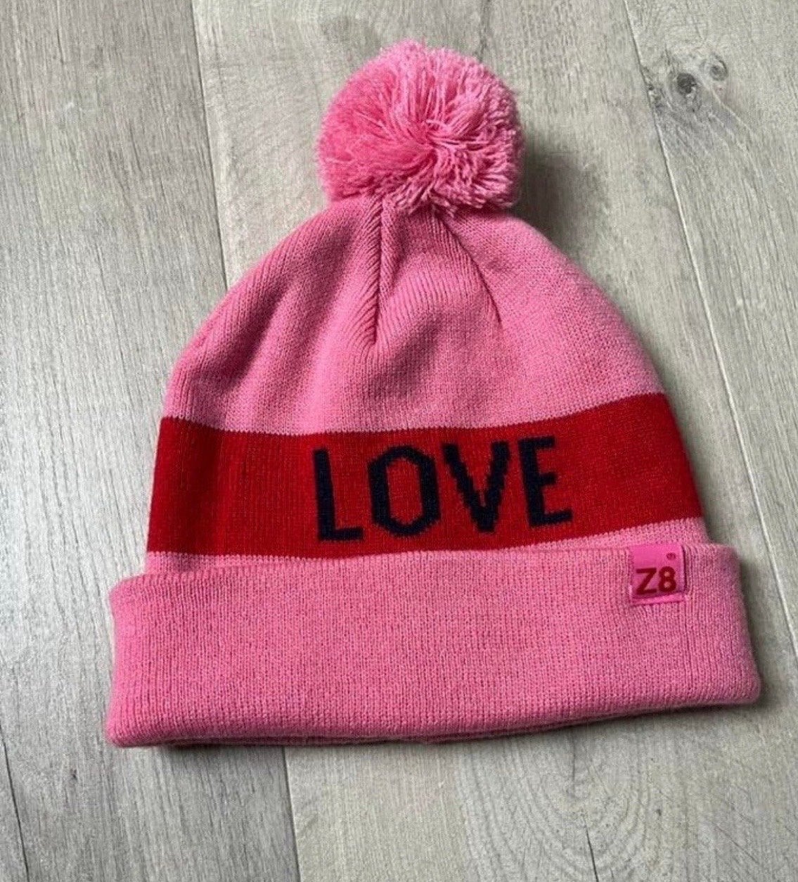 Z8 Muts Fayah roze met pompon en 'LOVE' tekst, Ophalen of Verzenden, Zo goed als nieuw, Meisje, Muts