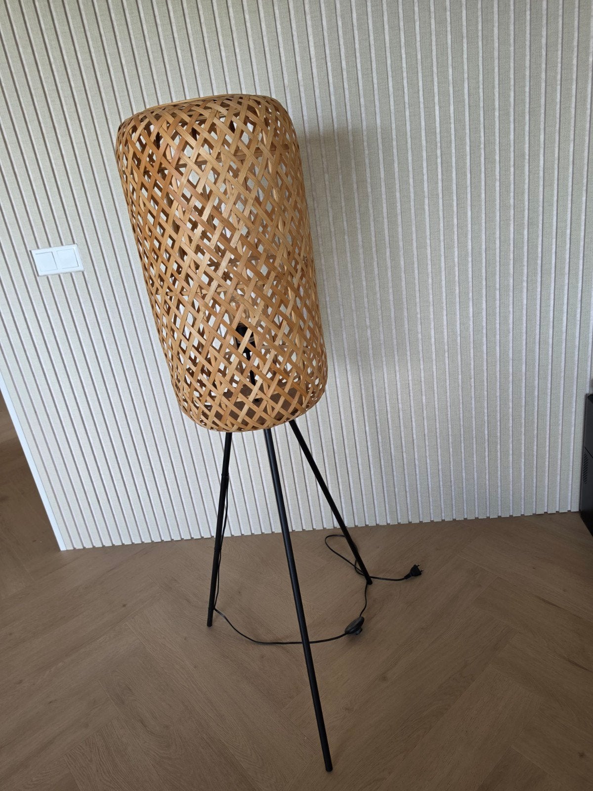 Rotan vloerlamp 140cm hoog - Sfeervolle staande lamp, Huis en Inrichting, Ophalen, 100 tot 150 cm, Natuurlijk materiaal, Bohemian, Scandinavisch, Landelijk