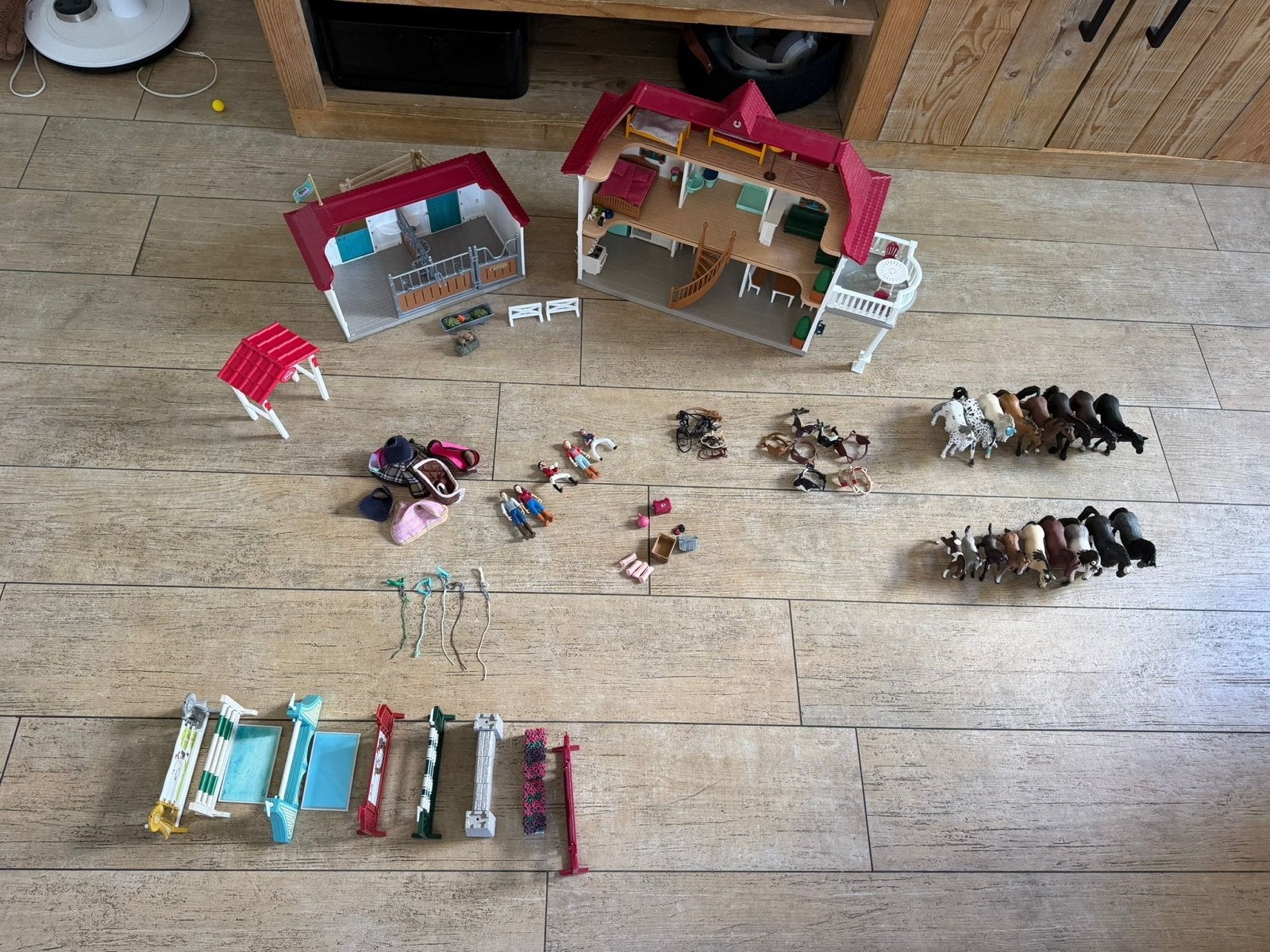 Schleich landhuis, paardenstal en veel accessoires, Ophalen of Verzenden, Gebruikt, Jongen of Meisje