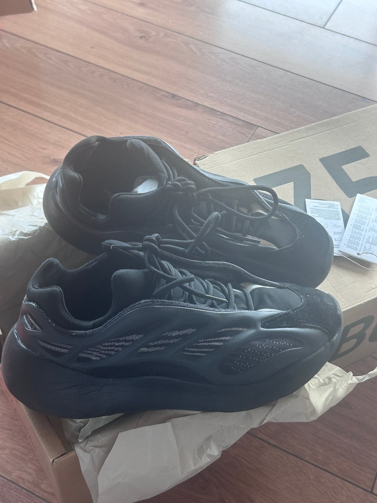 Yeezy maat 43 adidas 700, Ophalen of Verzenden, Zo goed als nieuw