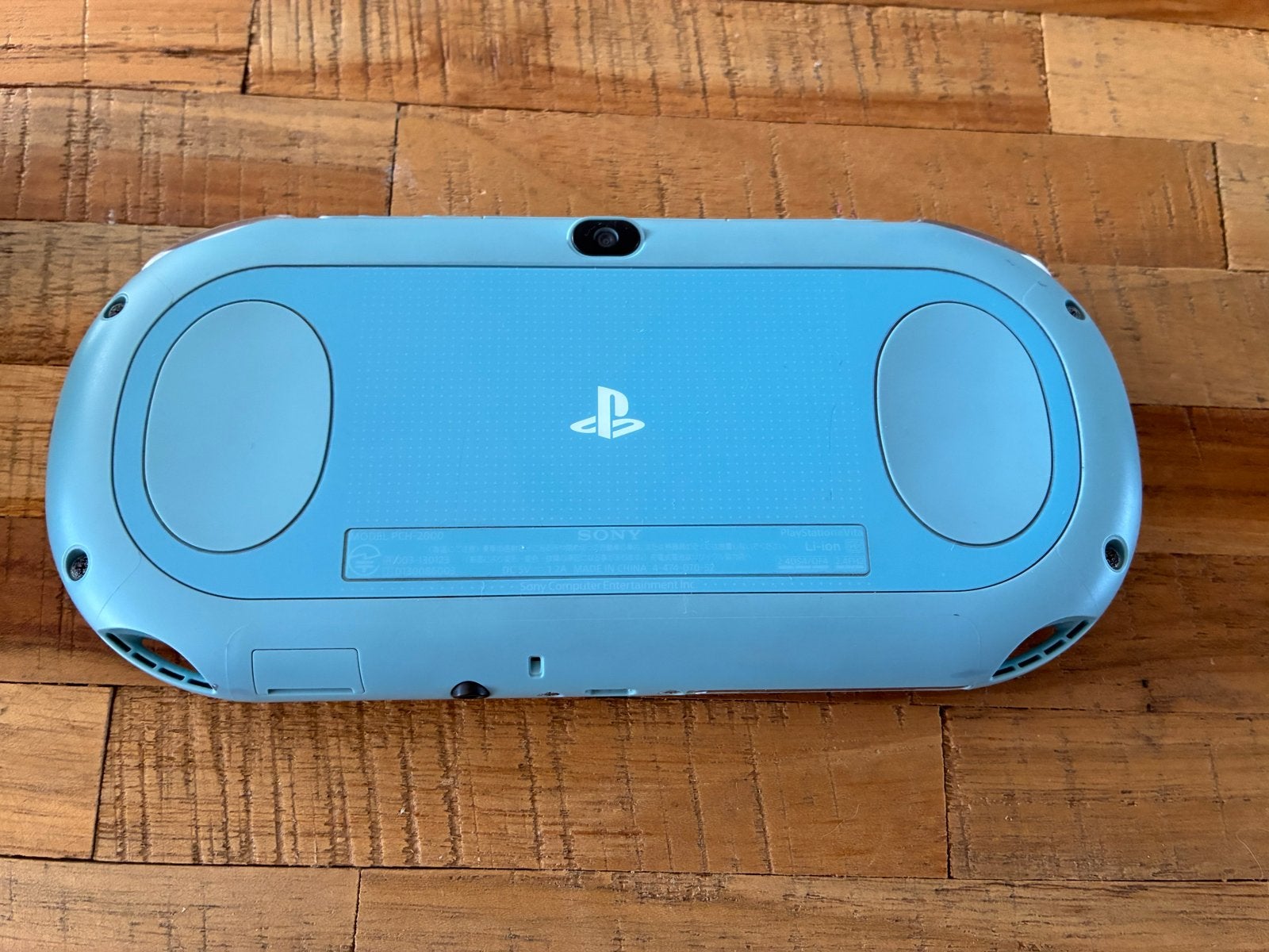 Foto 3 van PlayStation Vita (PCH-2000) - Wit/Blauw met hoesje