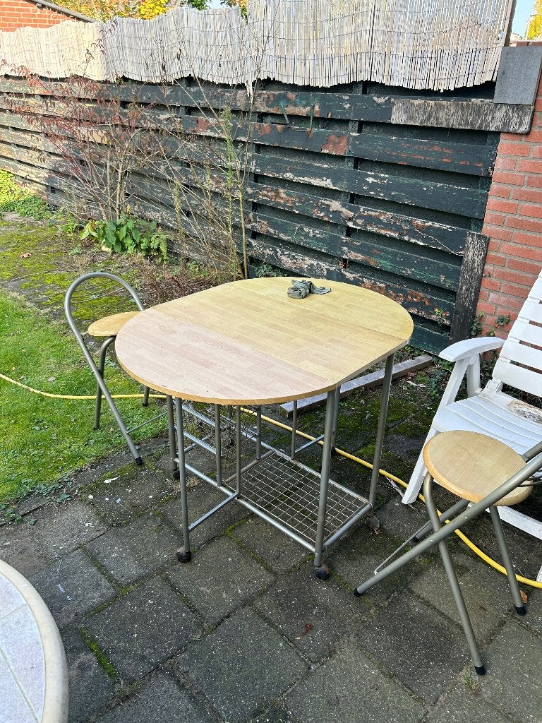 Compacte inklapbare eettafel met stoelen op wielen, Modern, Compact, Praktisch, Gebruikt, 100 tot 150 cm, Tot twee personen