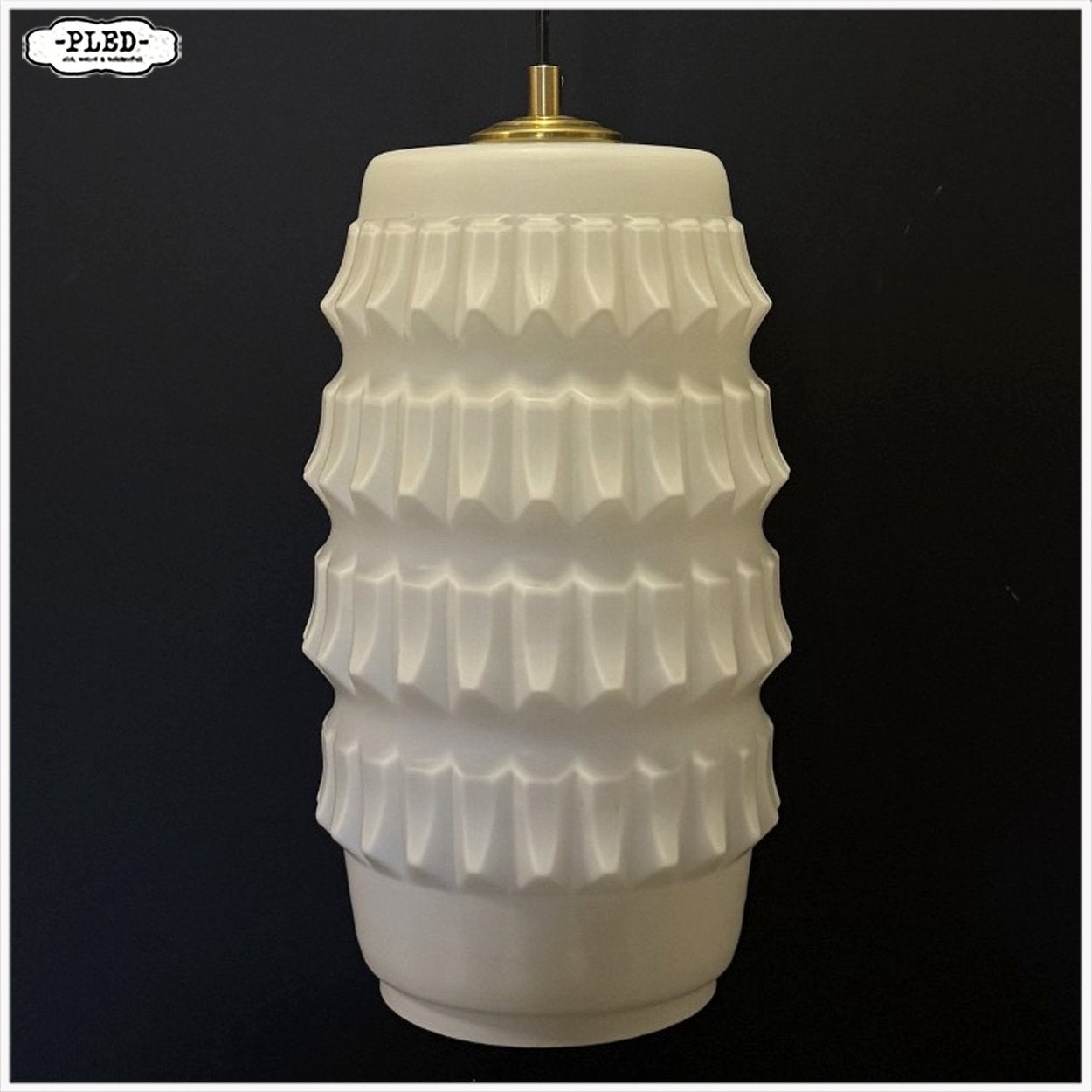 Vintage opaline hanglamp Lamp Tsjechoslowakije 1960s, Huis en Inrichting, Gebruikt, E27 (groot), Glas, Nb