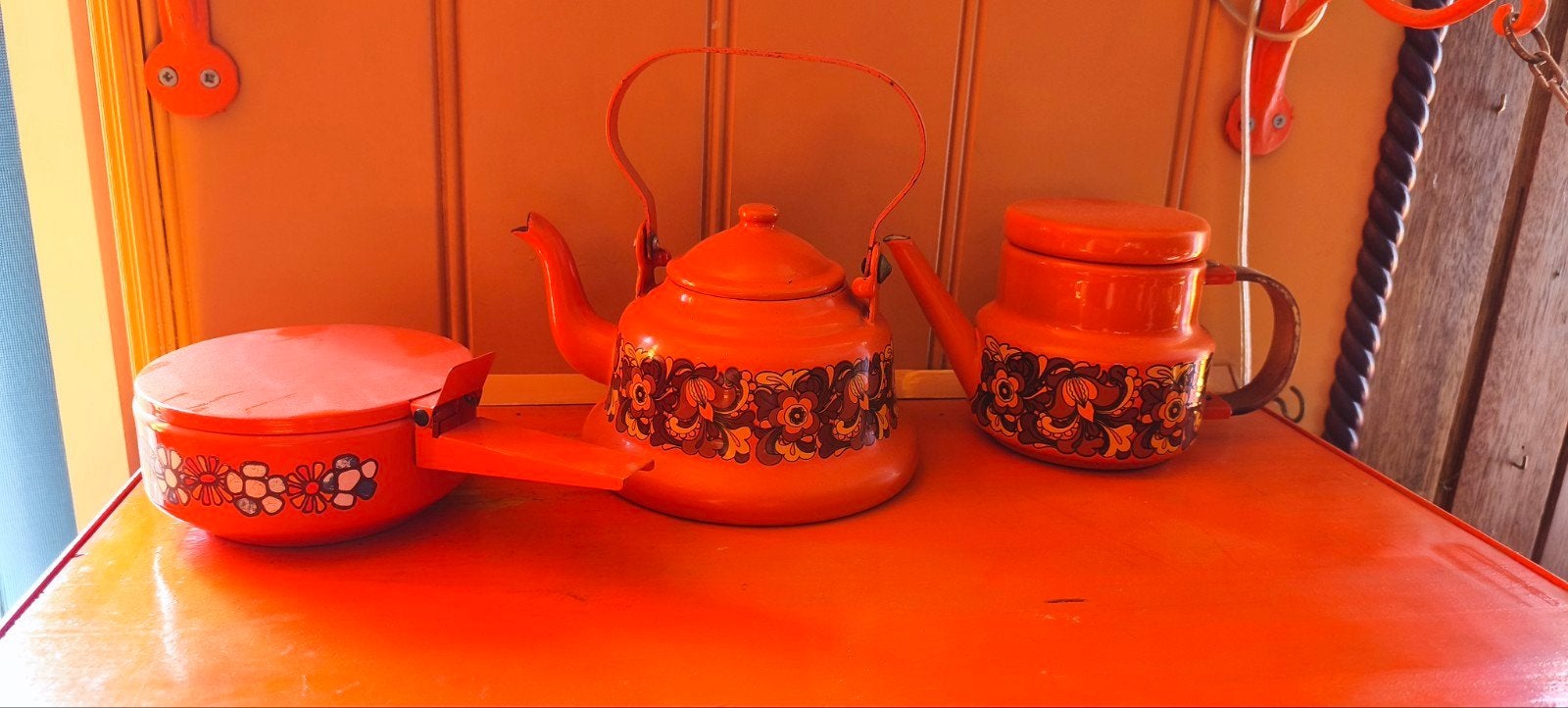 Vintage Oranje Emaille Keukenset met Bloemenpatroon, Ophalen of Verzenden