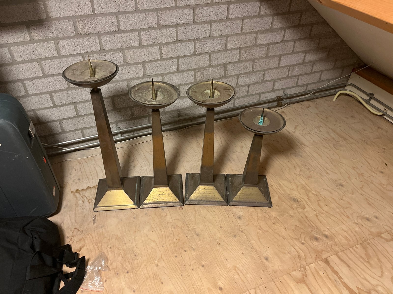 Set van 4 antieke kerkkandelaren, koper/brons, Ophalen of Verzenden, Koper of Brons