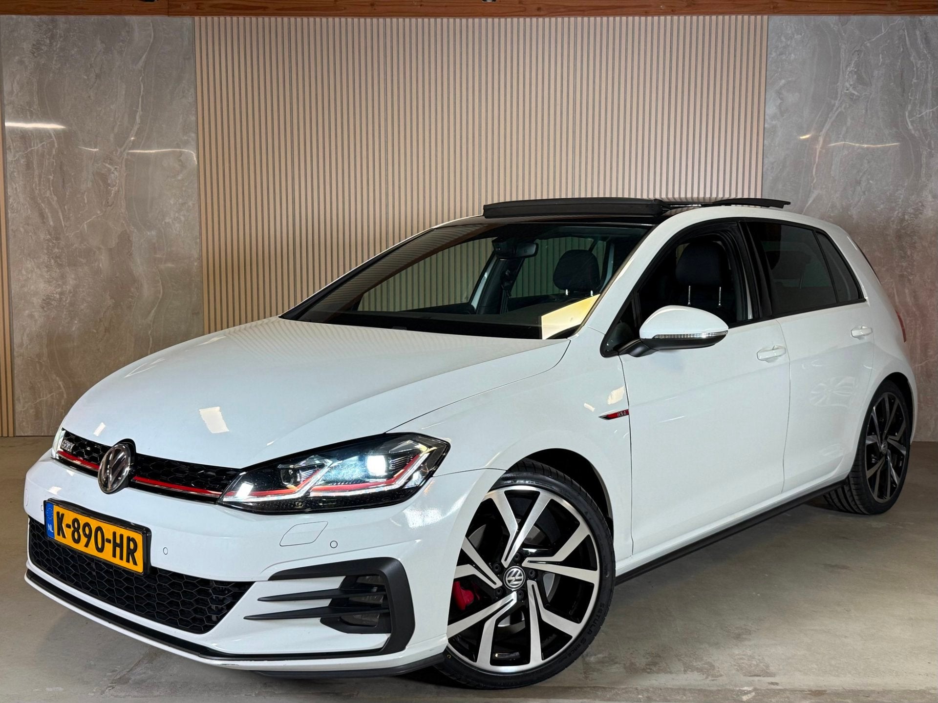 Volkswagen Golf 2.0 TSI GTI Performance Nwe Apk Pano Keyless, Auto's, Gebruikt, Euro 6, 4 cilinders, Wit