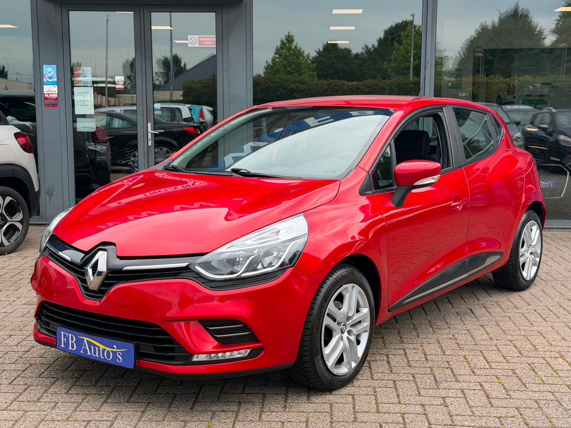 Renault Clio 0.9 TCe Zen Airco Navi Cruise, Voorwielaandrijving, 898 cc, Stof, Gebruikt