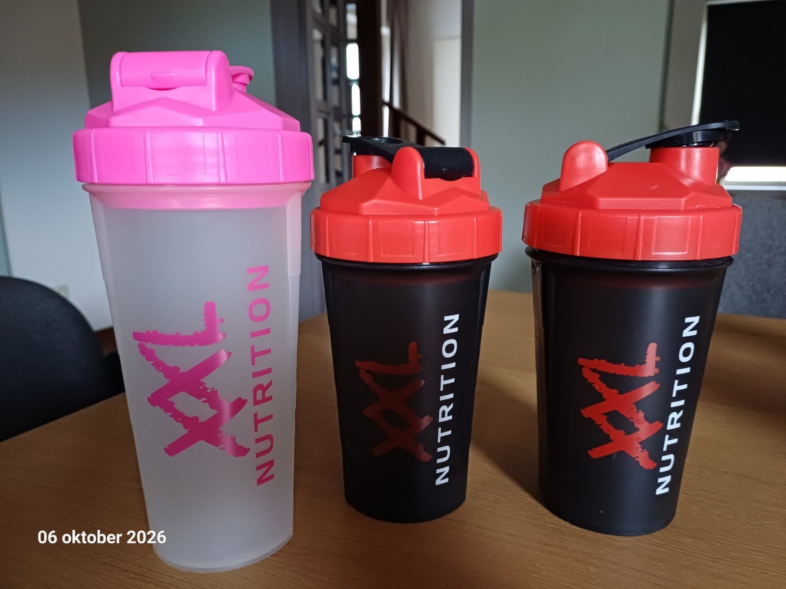 XXL Nutrition Shakers - 1x 800ml (roze), 2x 500ml (rood), Ophalen, Zo goed als nieuw