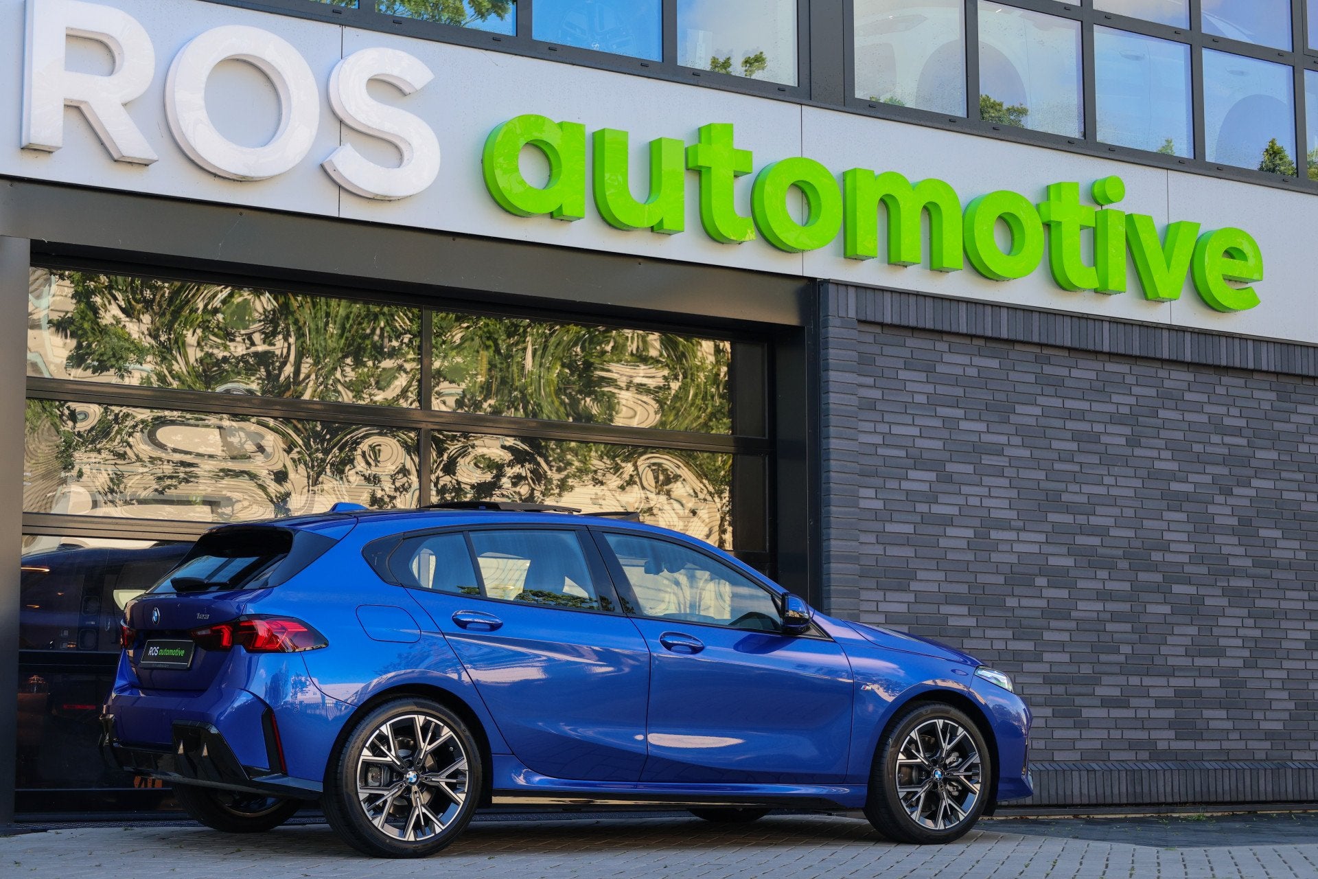 BMW 1-serie 123 xDrive | VOL! | M-SPORT | PANO | MEMORY | HU, Auto's, Gebruikt, Zwart, 4 cilinders, Automatische klimaatregeling