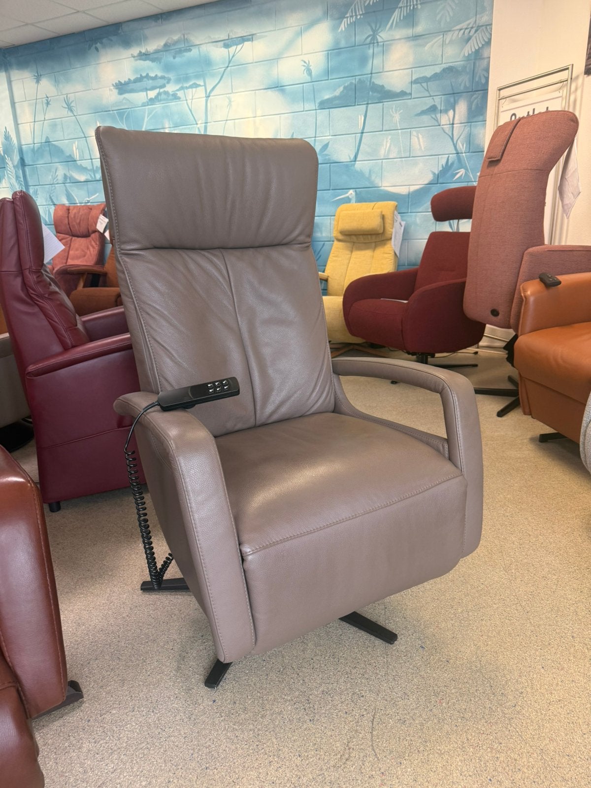 XL Meubelzorg sta op relax stoel gratis bezorging/garantie, Leer, Zo goed als nieuw, 50 tot 75 cm, Ruim 100 modellen in alle kleuren en maten