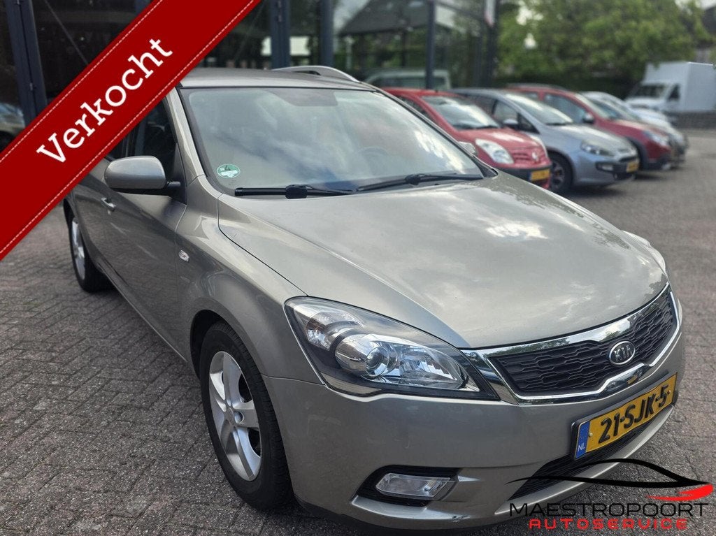 Kia cee'd Sporty Wagon 1.4 CVVT Navigator Plus Pack, Voorwielaandrijving, Euro 5, Gebruikt, 4 cilinders