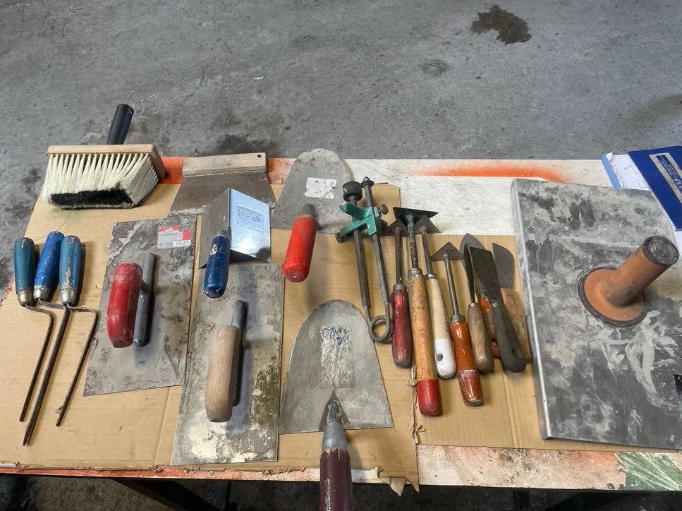 Diverse gereedschappen voor een voeger, Ophalen, Gebruikt