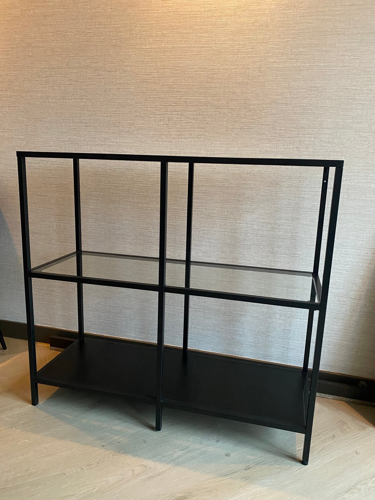 IKEA VITTSJÖ - Zwart metaal en glas, Ophalen, Zo goed als nieuw